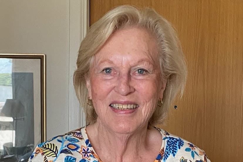 Porträtt av Ina Wettergrens ler glatt mot kameran.