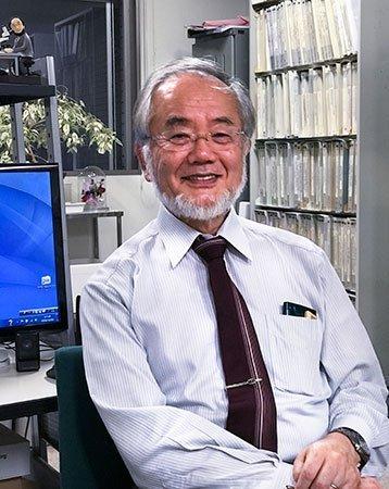 Porträtt av Yoshinori Ohsumi.