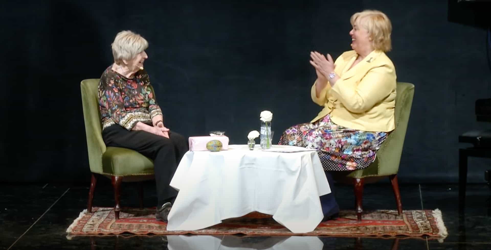 Dagny Carlsson, Sveriges äldsta bloggerska gästade Hjärnans Dag 2017 i Stockholm. Hon berättade om sitt liv för dagens konferencier Suzanne Axell.