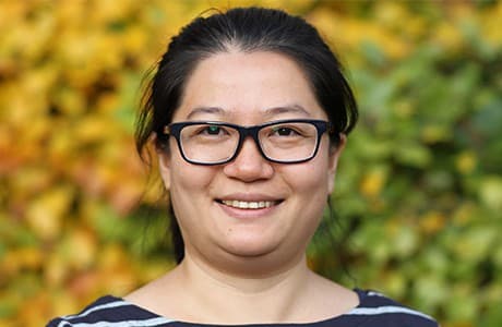 Porträtt av Jie Su, en av Hjärnfondens stipendiater.