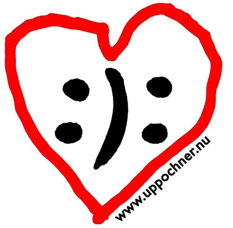 Ett rött hjärta med ett emoji ansikte med en ledsen och glad mun inuti.