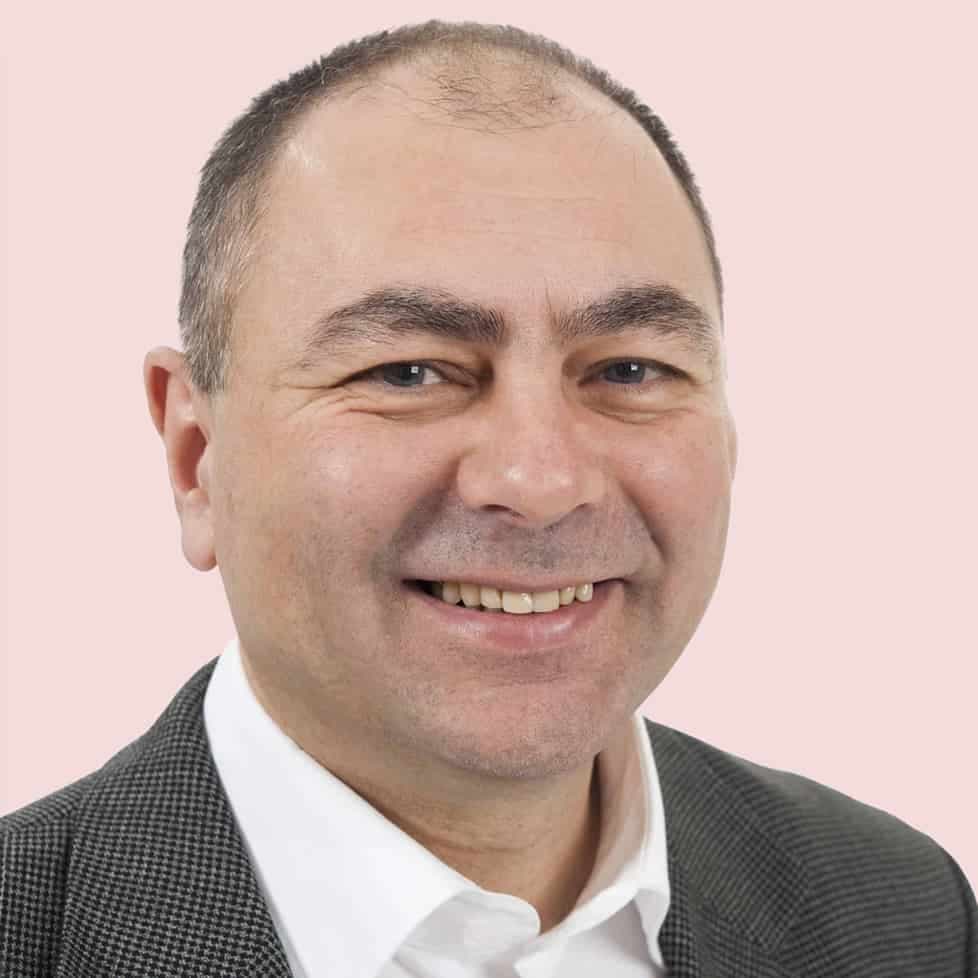 Porträtt av Merab Kokaia.