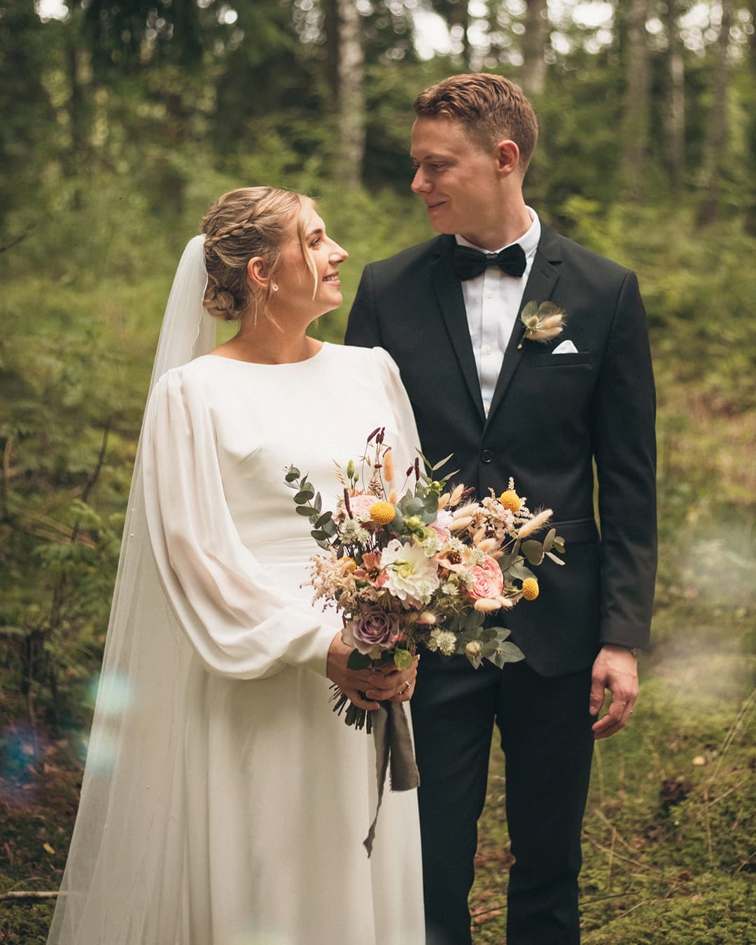 En bröllopsbild på Beatrice Andersson och hennes man