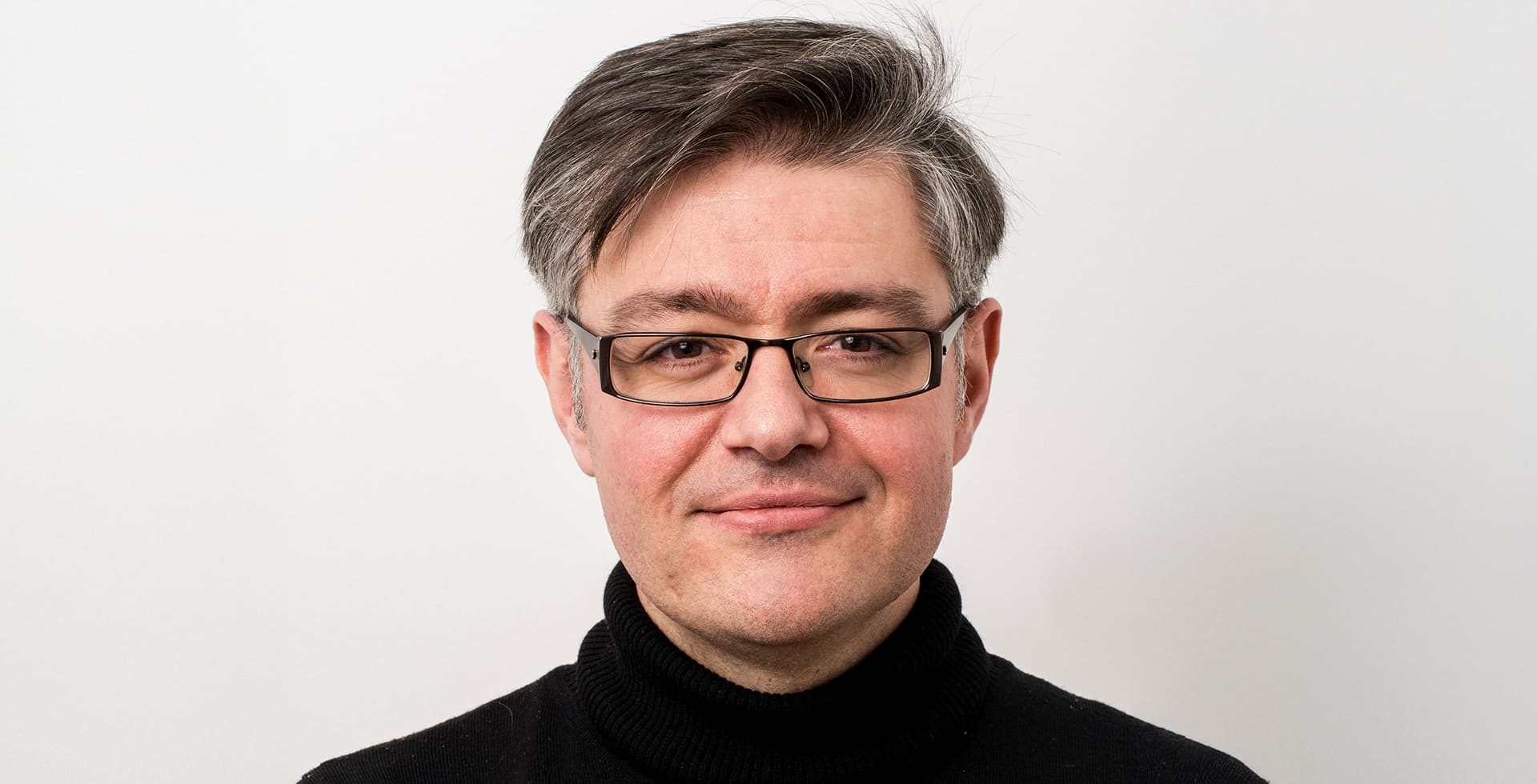 David Mataix-Cols är professor i barn- och ungdomspsykiatrisk vetenskap med inriktning mot ångest- och tvångssyndrom och relaterade störningar vid Karolinska Institutet.