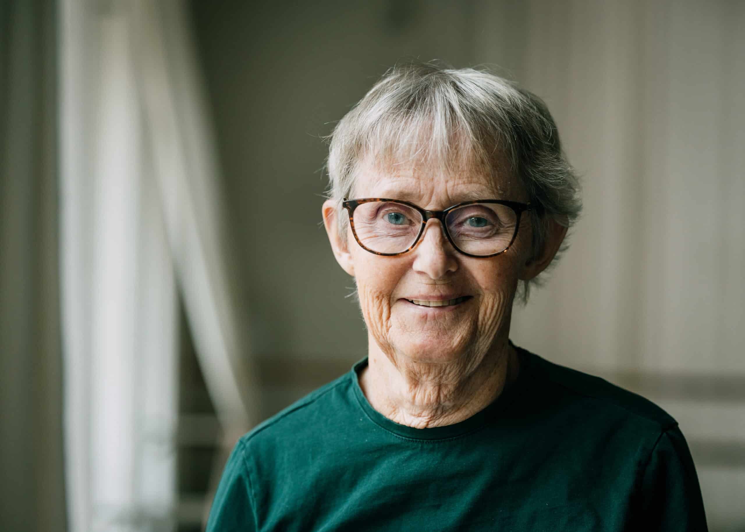 Porträtt av Ulrika Mansfield i en danssal.