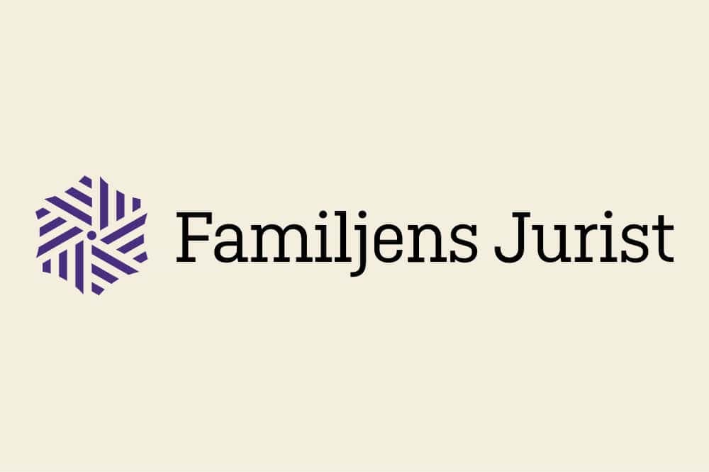 Familjens jurists logotyp mot beige bakgrund.