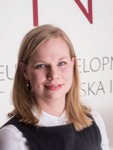 Kristiina Tammimies , forskningsgruppsledare på KI, letar efter generna bakom autism och andra diagnoser inom AST. Foto: Karolinska Institutet