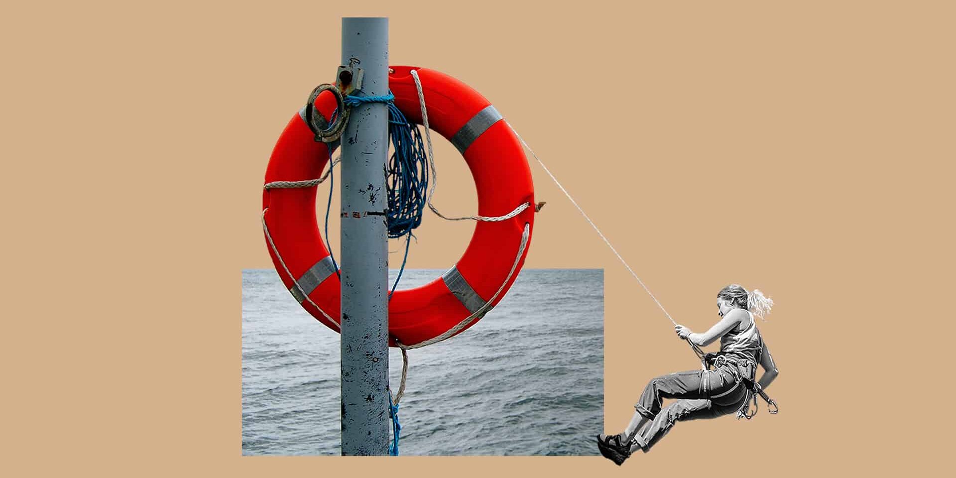Ett kollage med en kvinna som klättrar i kombination med en boj som hänger på en stolpe mot ett grått hav och brun bakgrund.