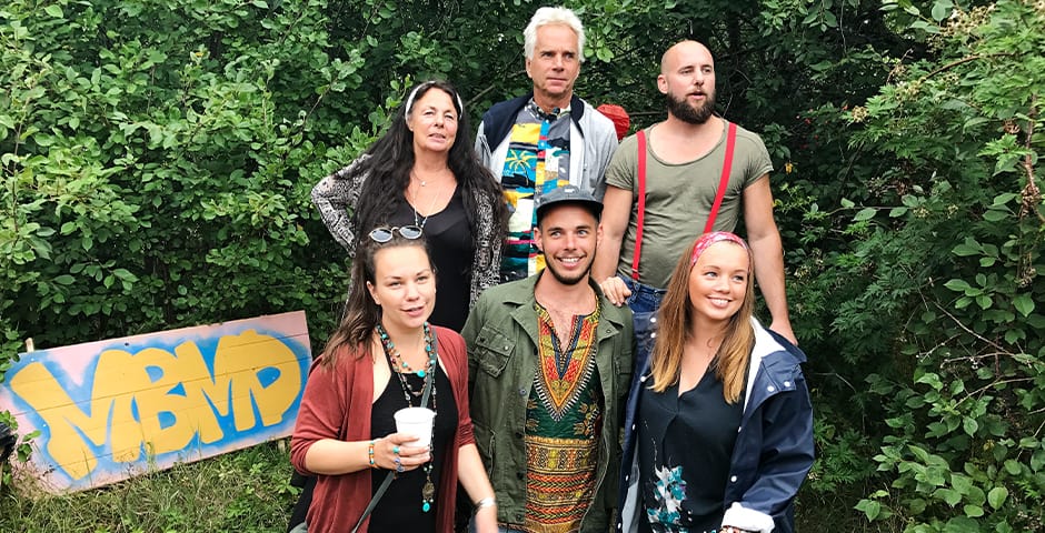 Ola Westergren omgiven av sin familj