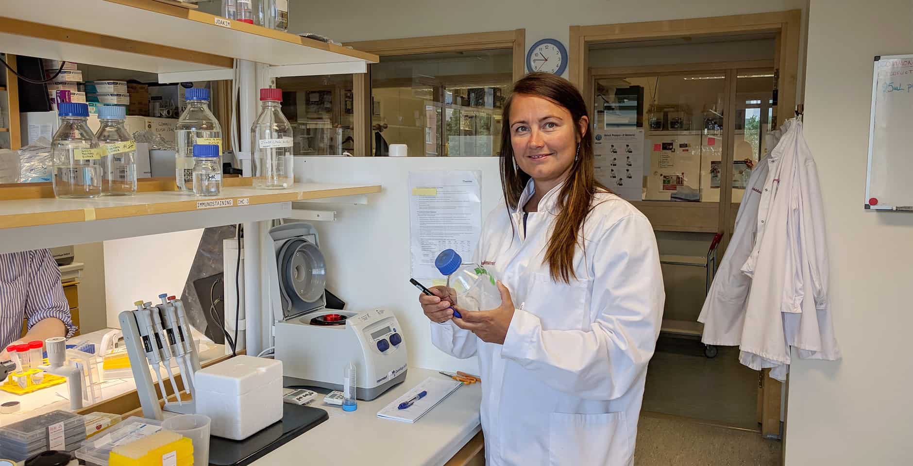 Stina Syvänen, docent vid Uppsala universitet forskar om Alzheimers sjukdom.