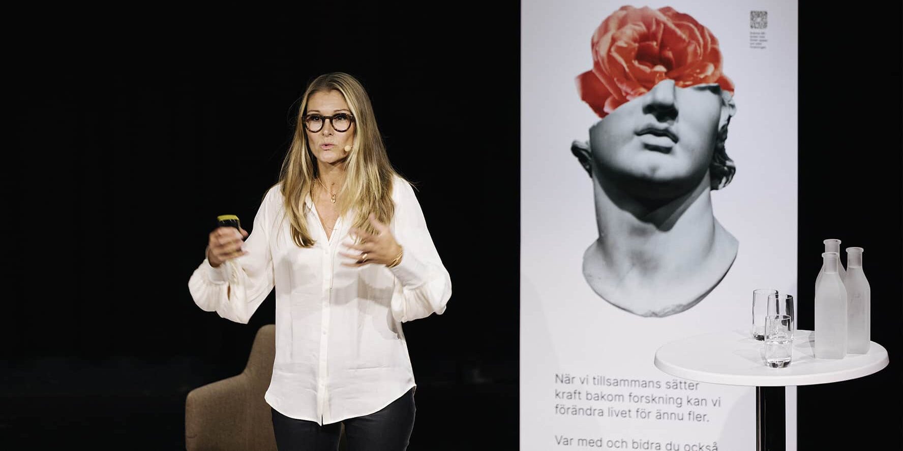 Bild på Lotta Borg Skoglund under Hjärnans Dag 2022 där hon pratade om ADHD hos barn och hur detta påverkar deras skolgång.