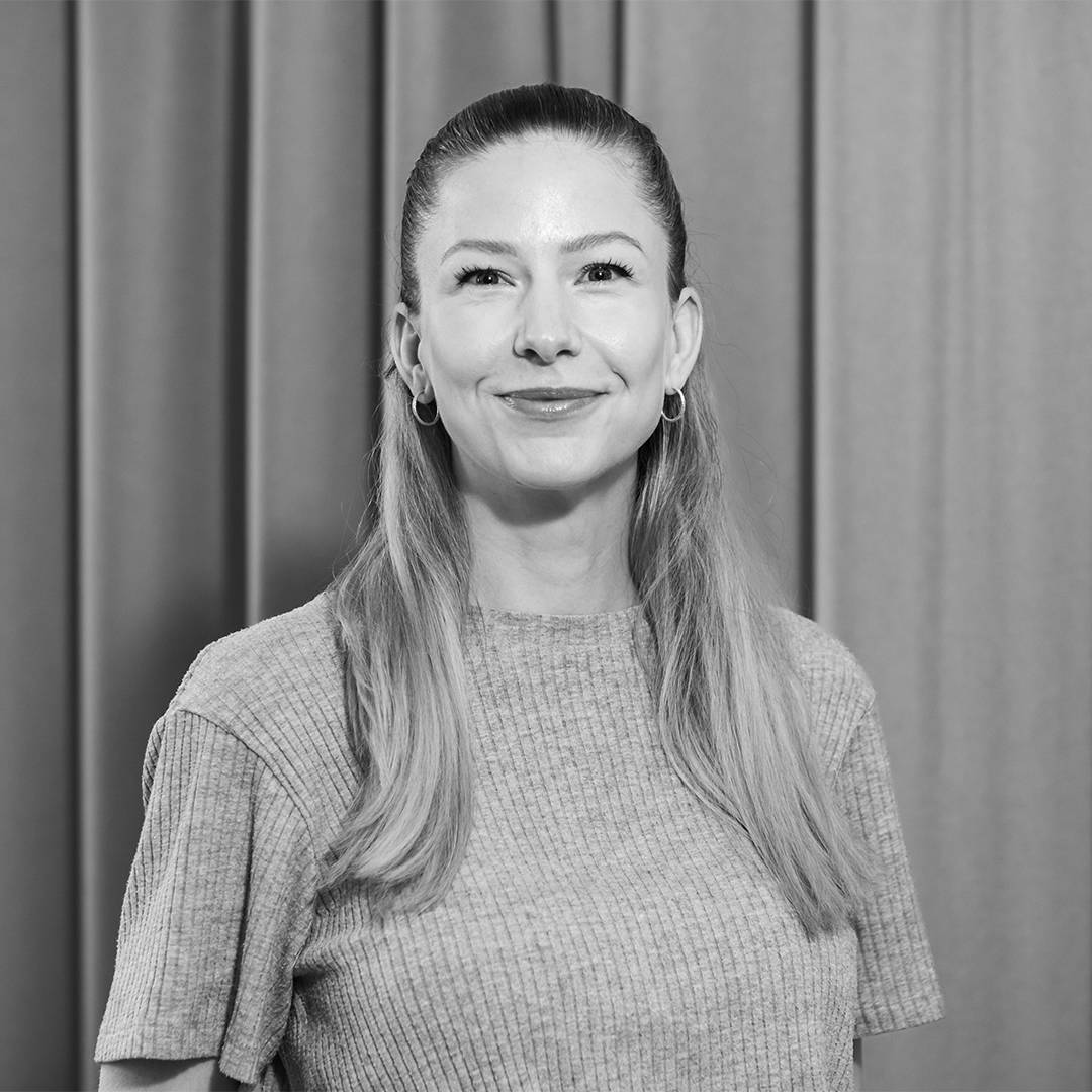 Porträttfoto på Josefin Mozard som är Produktägare insamling på Hjärnfonden hjärnfonden-jeanette-asteborg-marknad-kommunikationschef